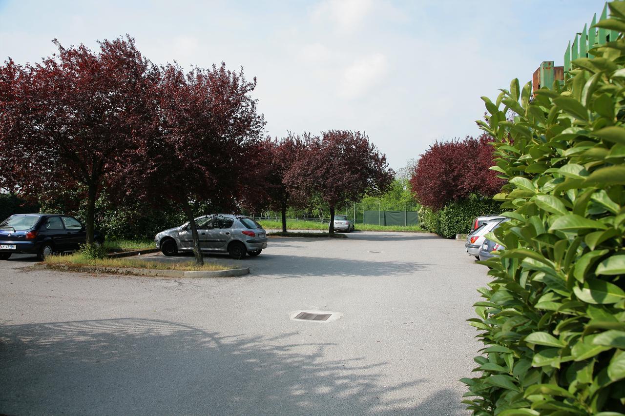 Hotel Longobardo Trezzo sullʼAdda Exterior foto